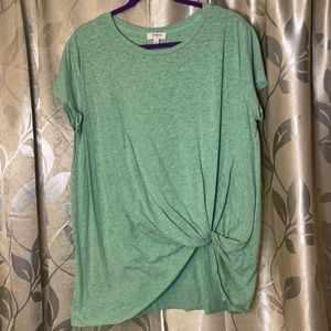 Umgee T-shirt w/ tied up bottom